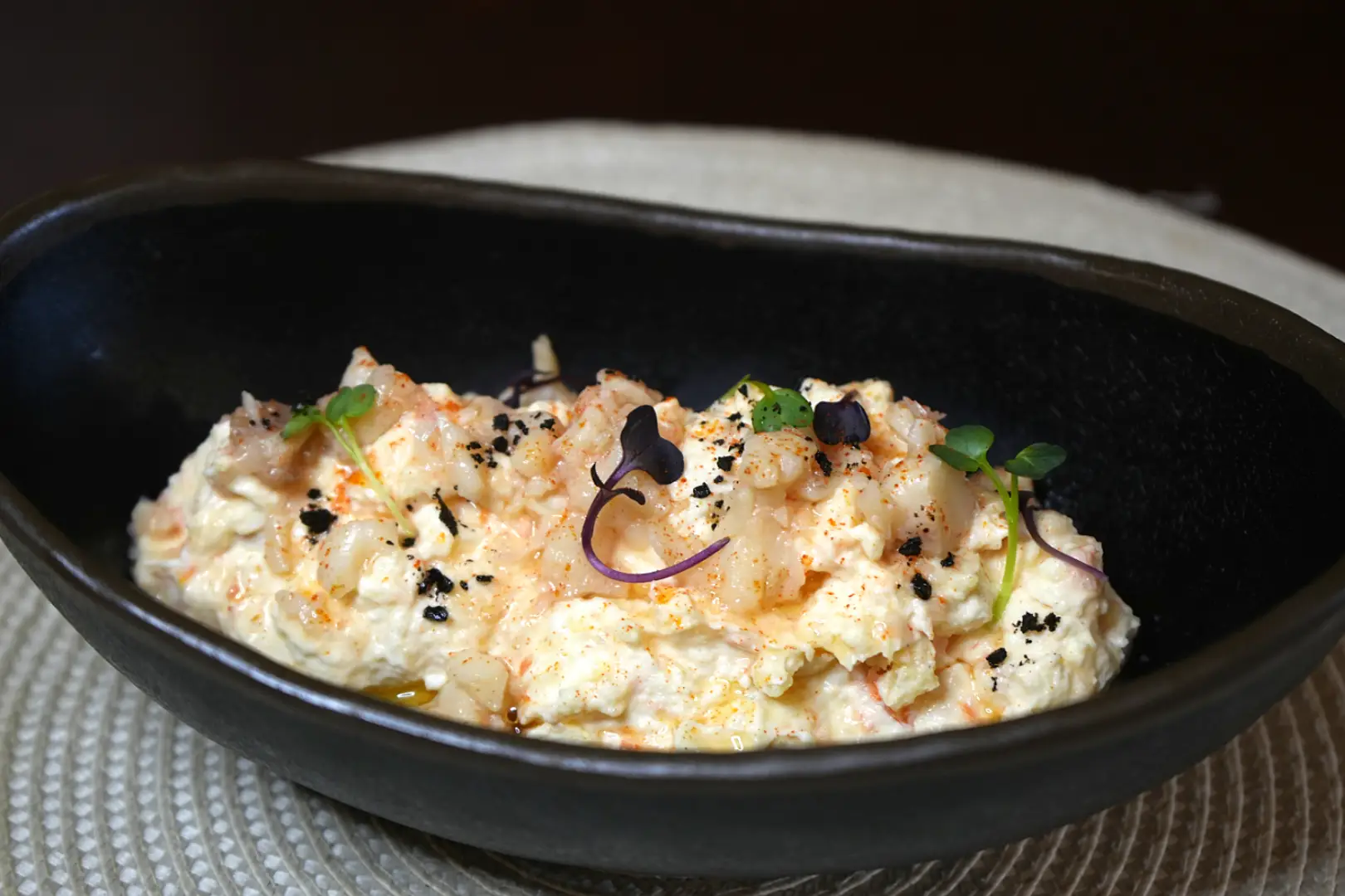 Ensaladilla de gambones al ajillo